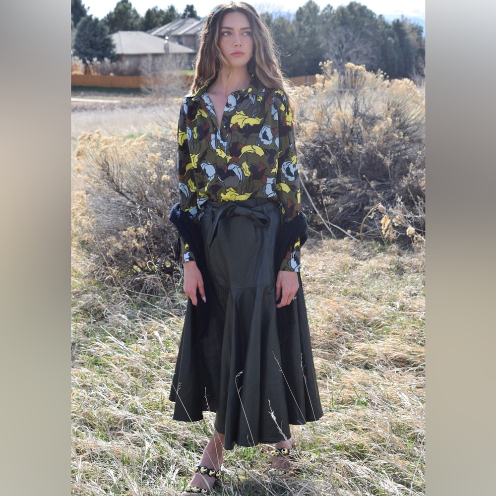 Prairie Midi Skirt (Button Belt) Olive Faux Leather - Picture 3 of 6
